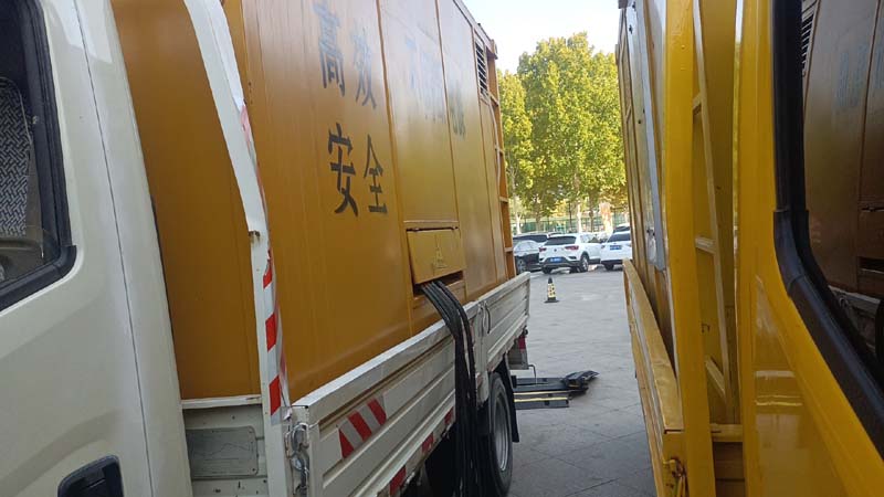 下城如何判断柴油发电机组和UPS电源的切换时间是否符合要求？